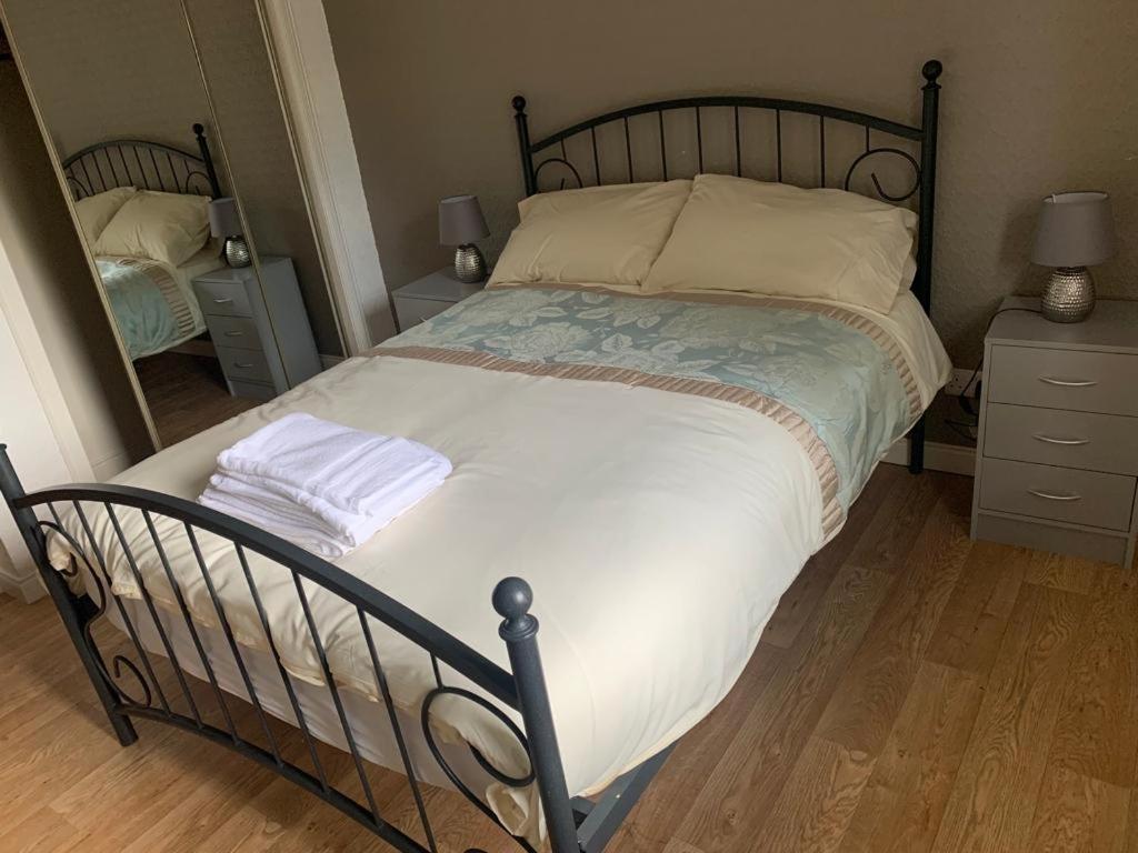 2 Bedroom Central Apartment Edinburgh Luaran gambar